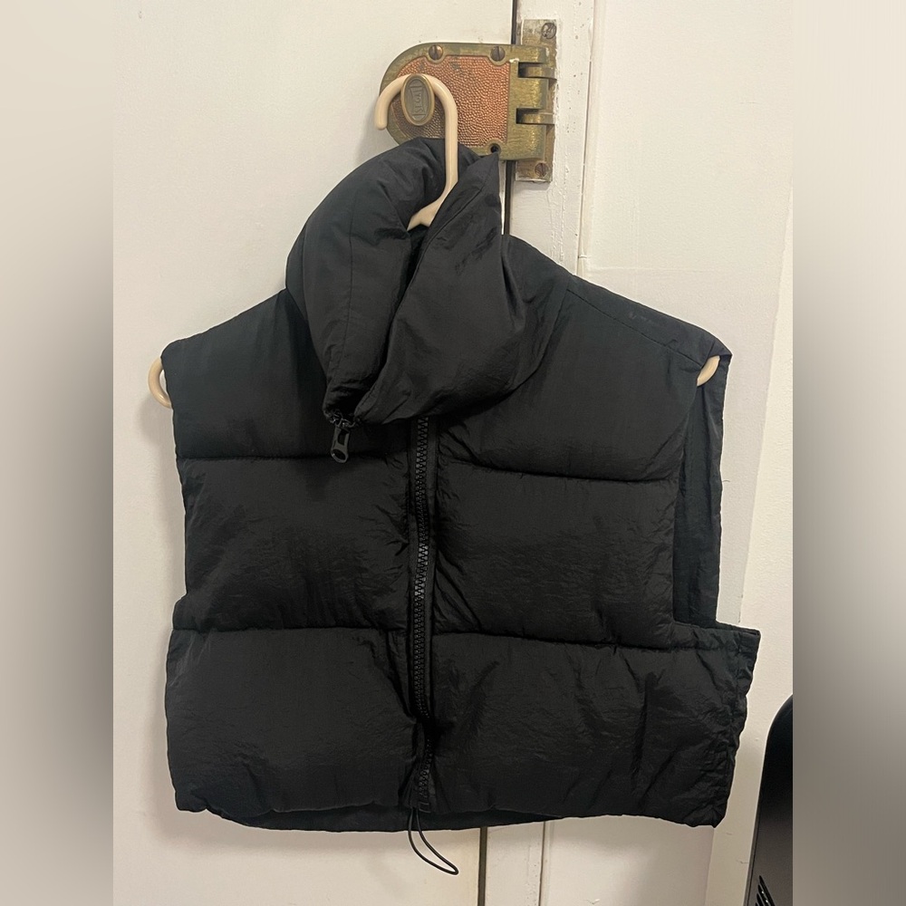 Black cropped puffer vest